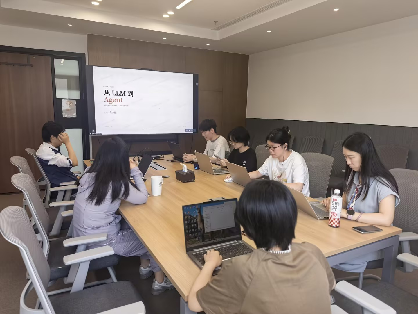 解锁 AI 办公新技能！我中心首期AI智能工具培训圆满落幕